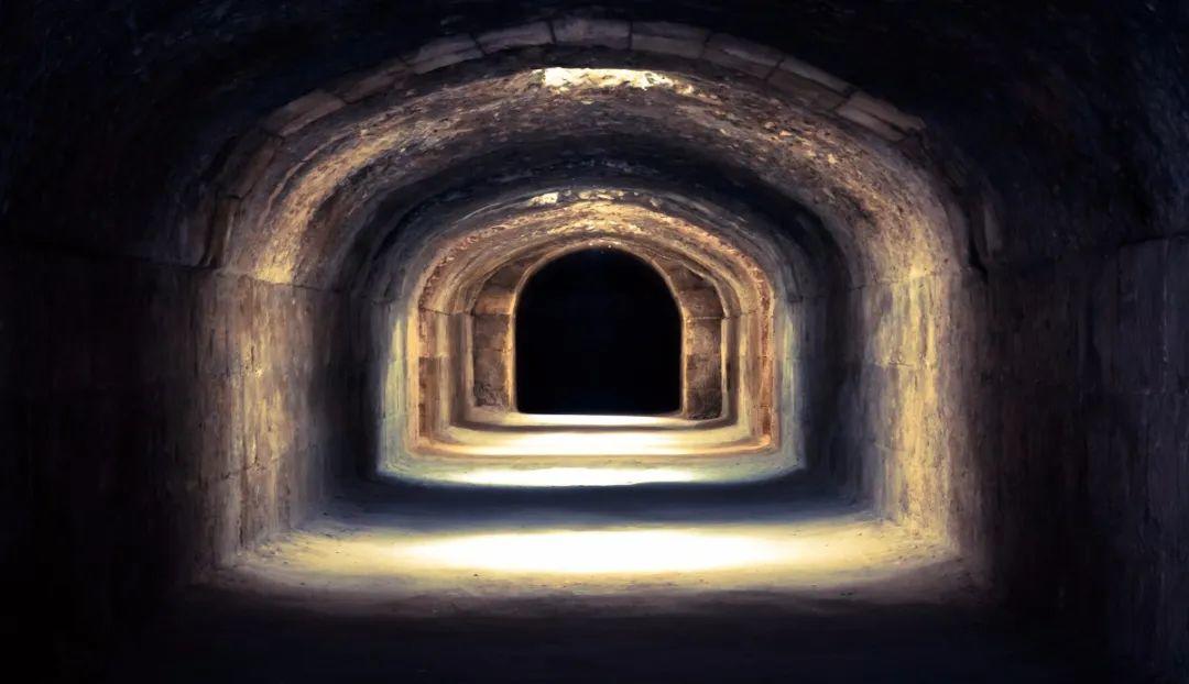 警惕“邪灵”与“假先知”！